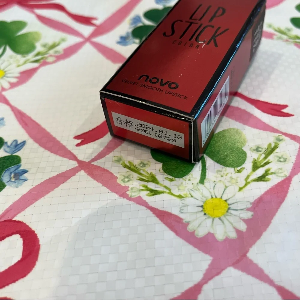 Vampy Lipstick in a Beautiful Red Square Tube